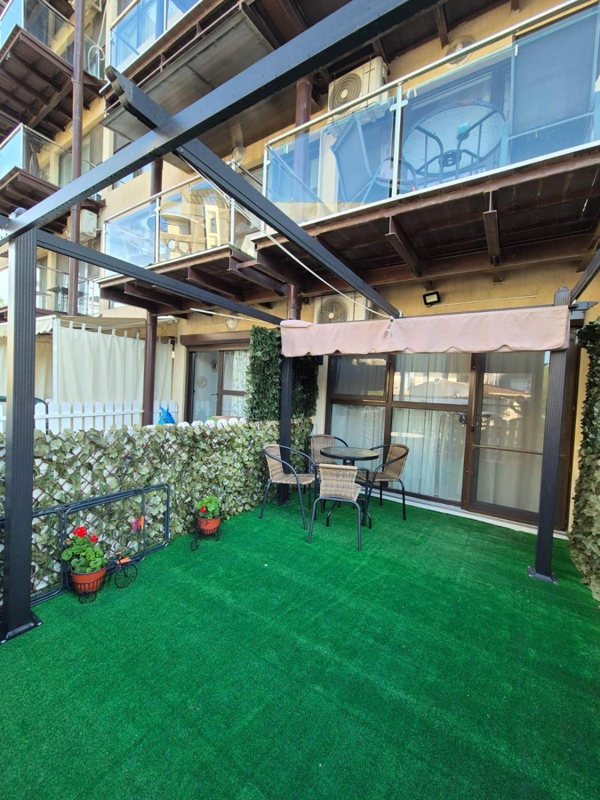 Studio Saturn Extérieur photo
